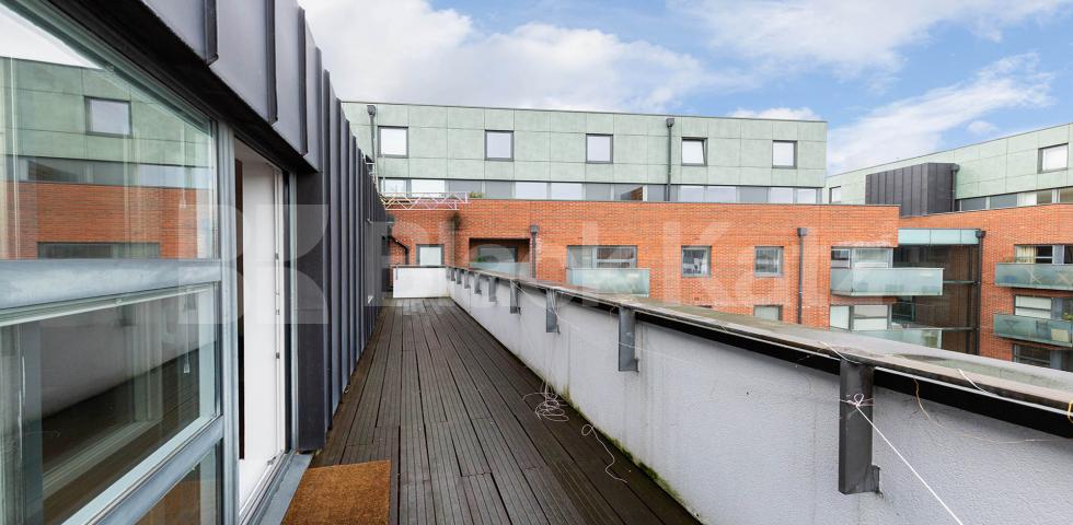 			3 Bedroom, 2 bath, 1 reception Flat			 Tiltman Place, Holloway